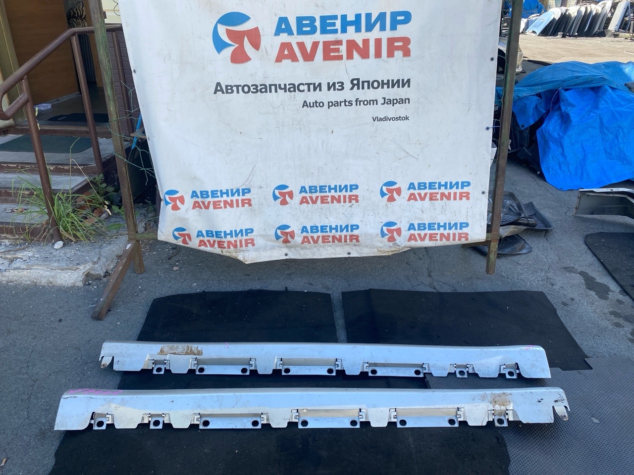 Порог TOYOTA AURIS NZE151H левый (б/у)