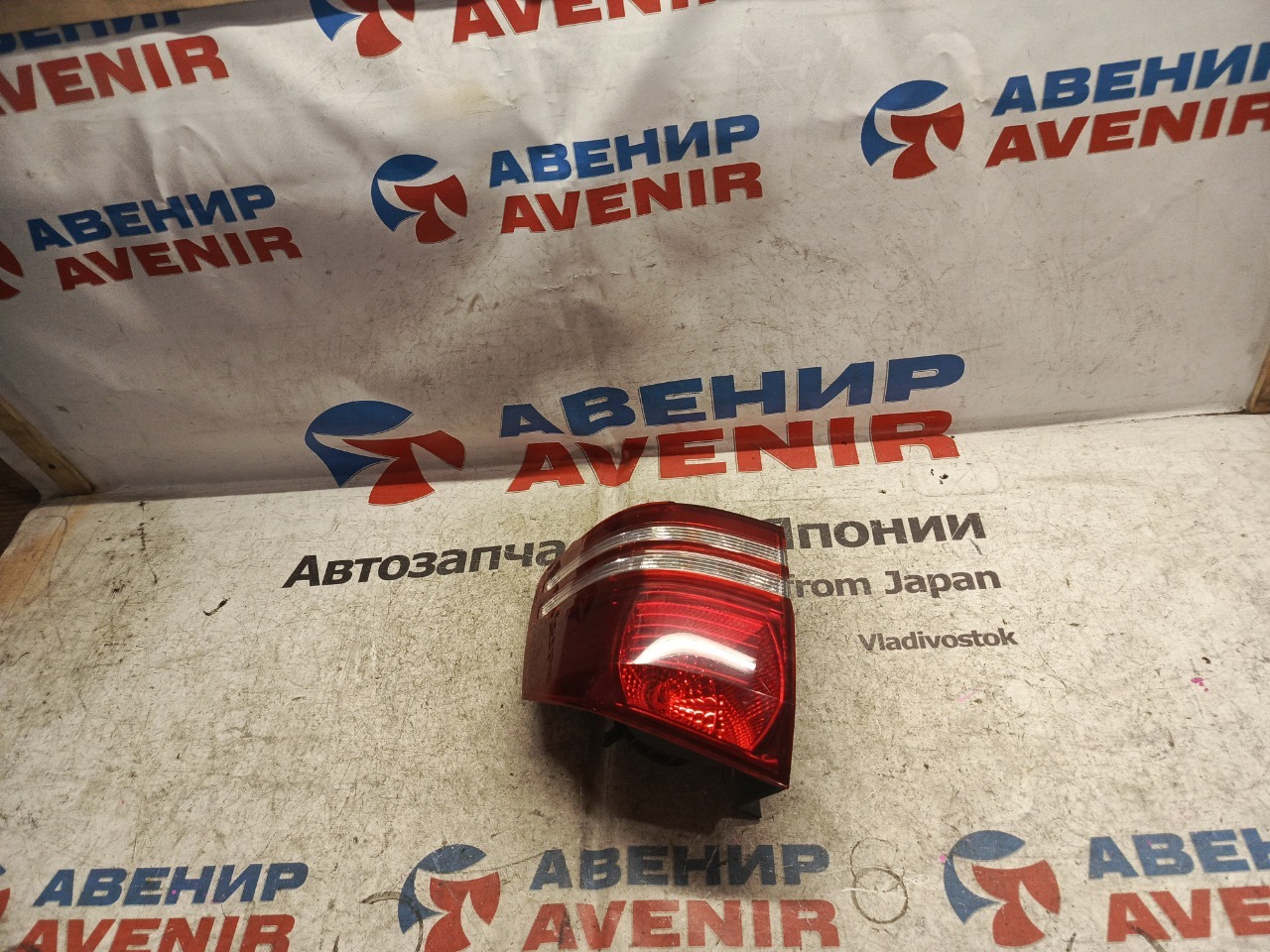 Стоп-сигнал TOYOTA ALPHARD MNH10W задний левый (б/у)