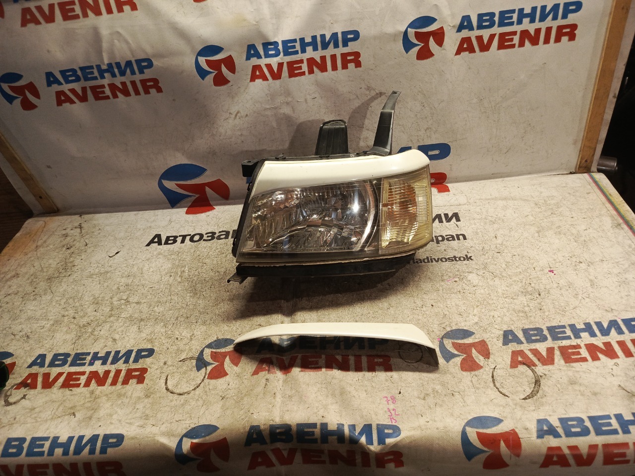 Фара HONDA STEP WGN RF4 левая (б/у)