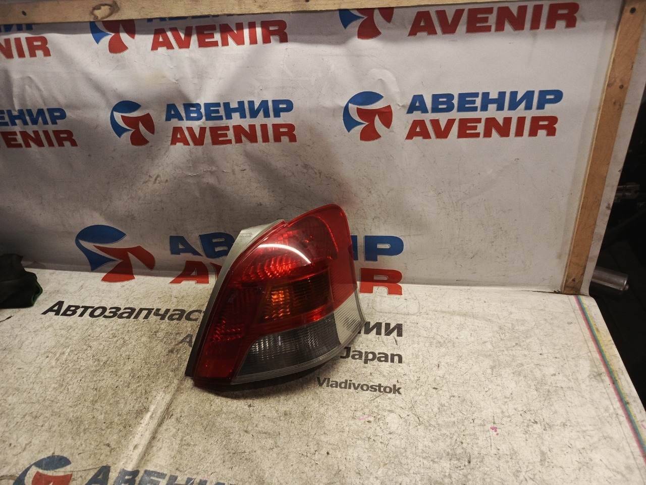 Стоп-сигнал TOYOTA VITZ NCP95 правый (б/у)