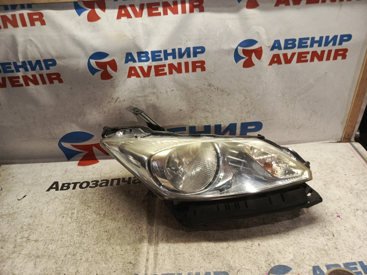 Фара HONDA FREED GB3 передняя правая (б/у)