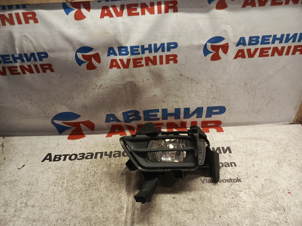 Туманка TOYOTA VELLFIRE ANH25 левая (б/у)