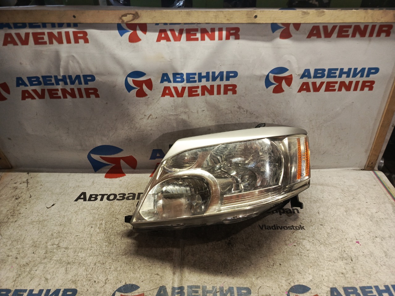 Фара TOYOTA ALPHARD ANH10W левая (б/у)
