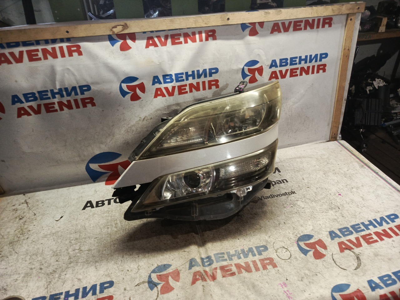 Фара TOYOTA VELLFIRE ANH20W передняя левая (б/у)