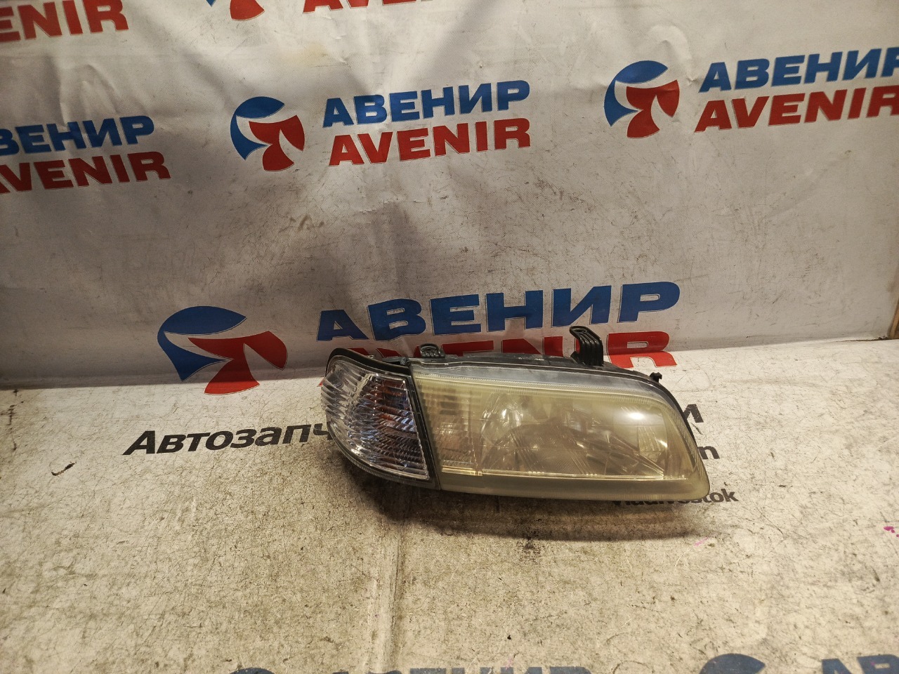 Фара NISSAN SUNNY FNB15 правая (б/у)