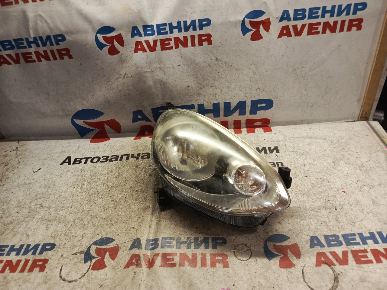 Фара NISSAN MARCH K13 правая (б/у)