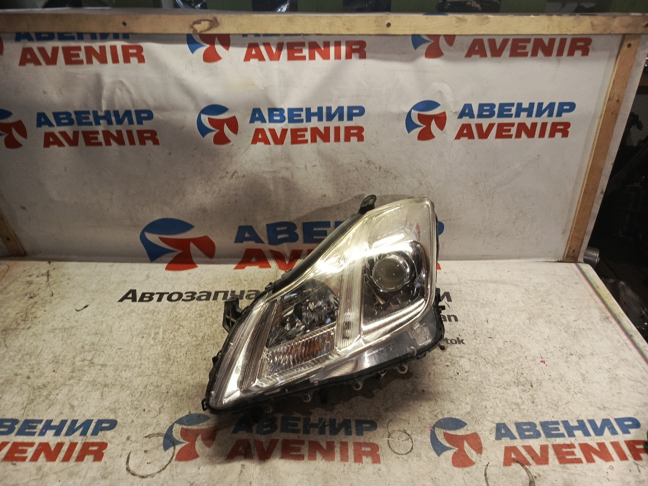 Фара TOYOTA CROWN GRS200 передняя левая (б/у)
