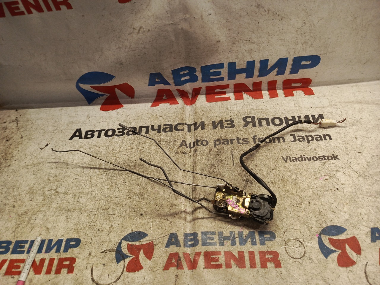 Замок двери MAZDA PREMACY CP8W FP-DE передний правый (б/у)