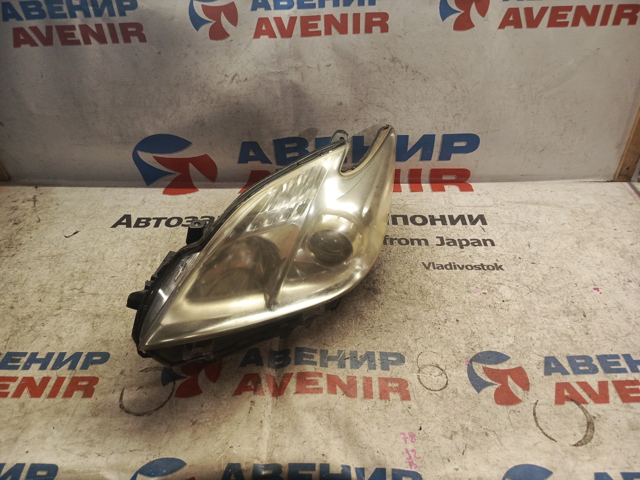 Фара TOYOTA PRIUS ZVW30 передняя левая (б/у)