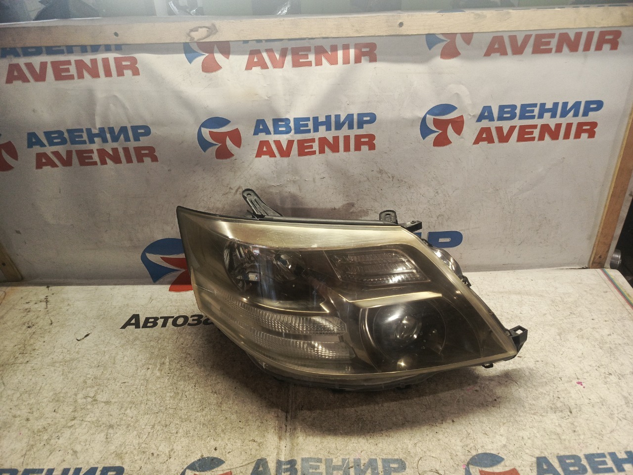 Фара TOYOTA ALPHARD ANH15 передняя правая (б/у)