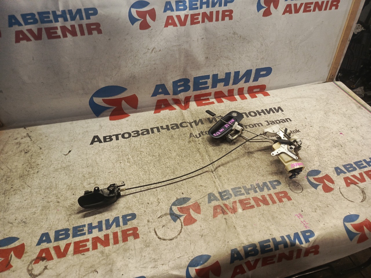 Замок двери TOYOTA BB NCP30 передний правый (б/у)