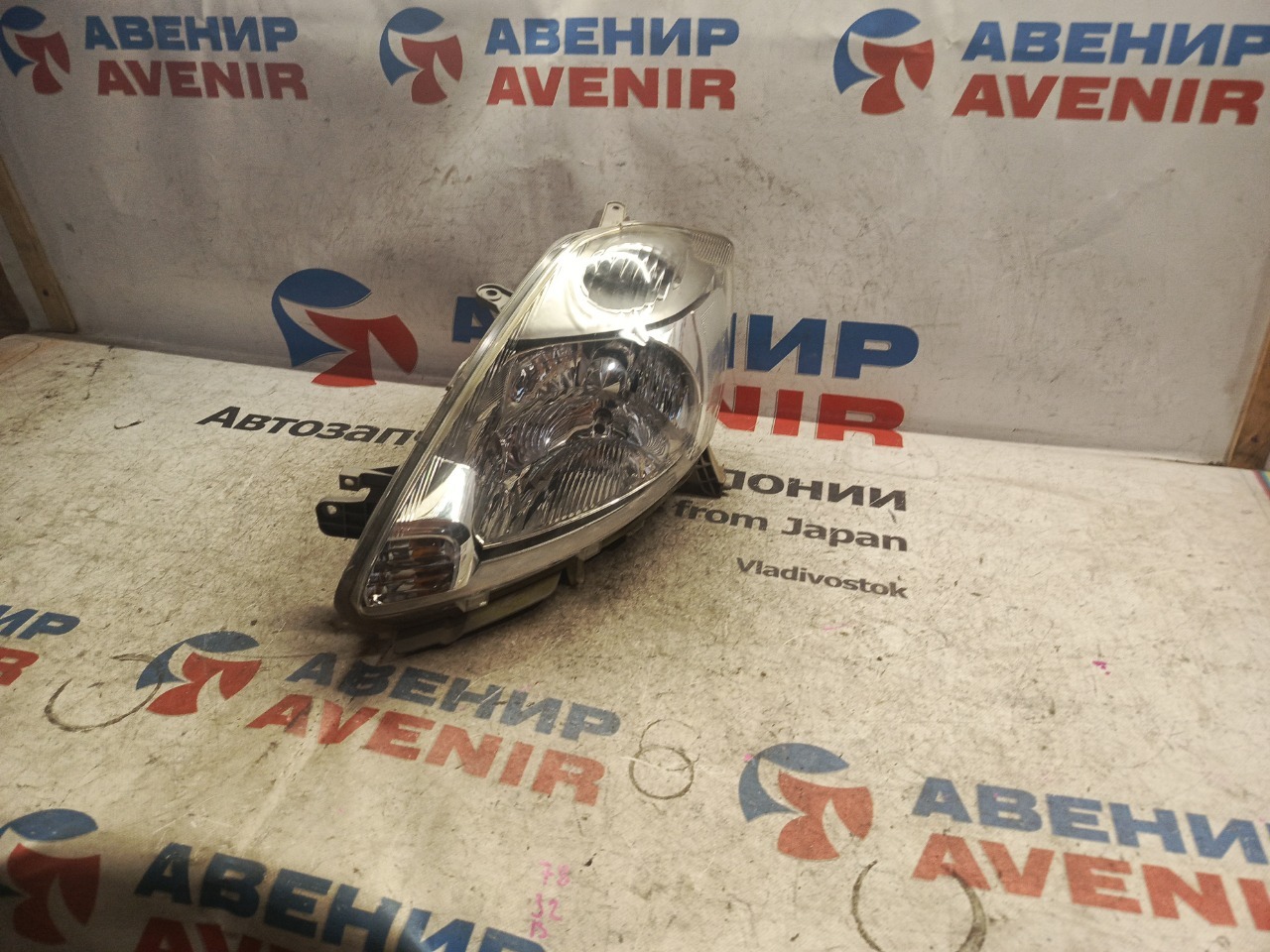 Фара TOYOTA PASSO KGC15 передняя левая (б/у)