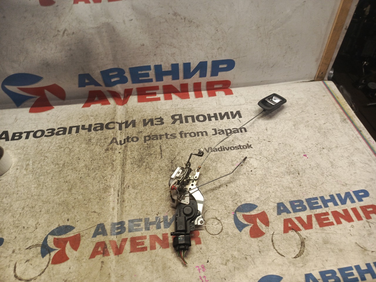 Замок двери DAIHATSU ATRAI S321V передний правый (б/у)