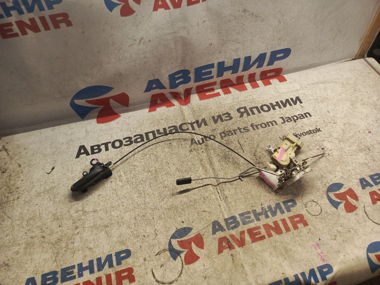 Замок двери TOYOTA BB NCP30 передний правый (б/у)