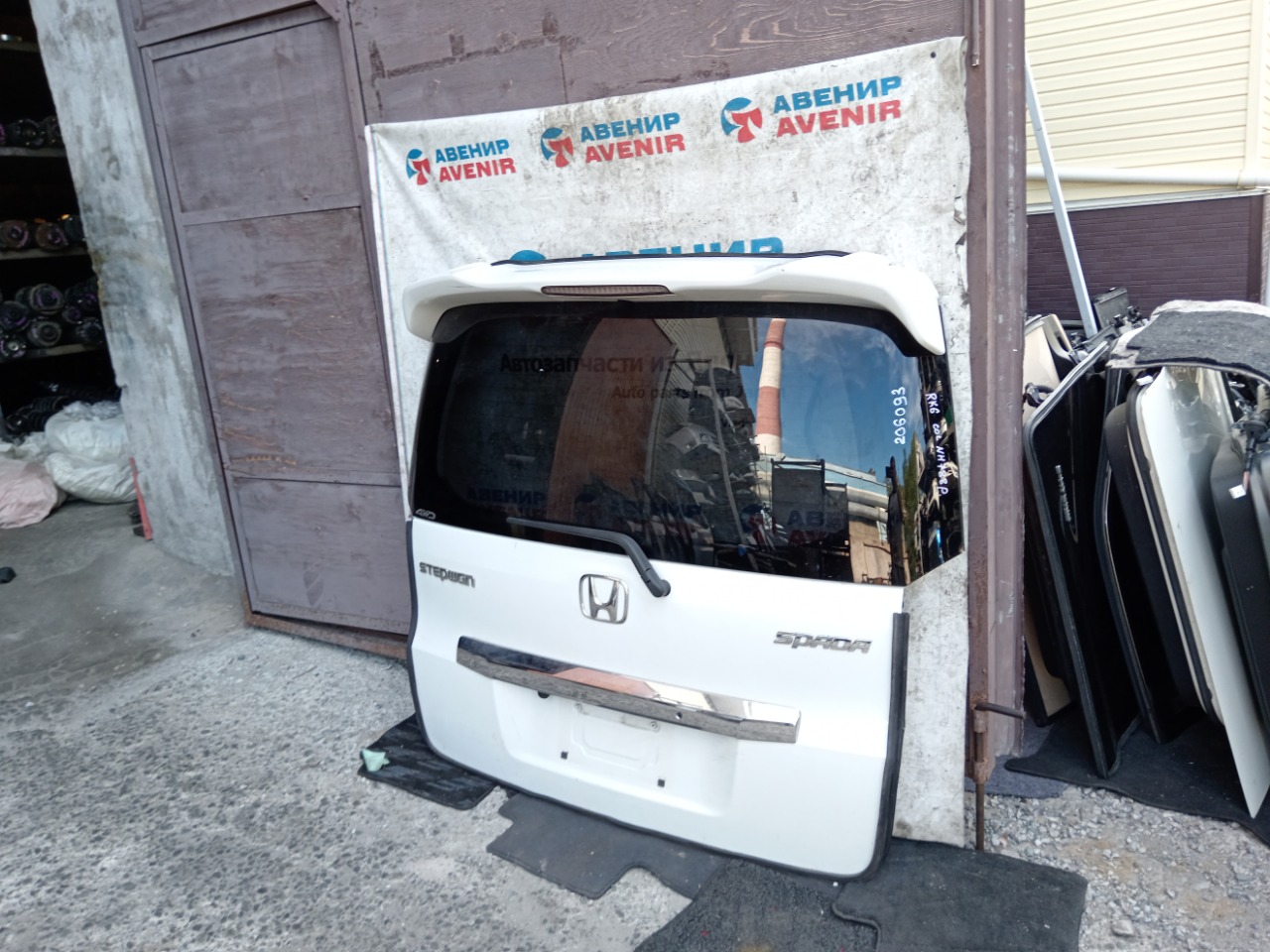 Дверь задняя HONDA STEPWGN RK1 задняя (б/у)
