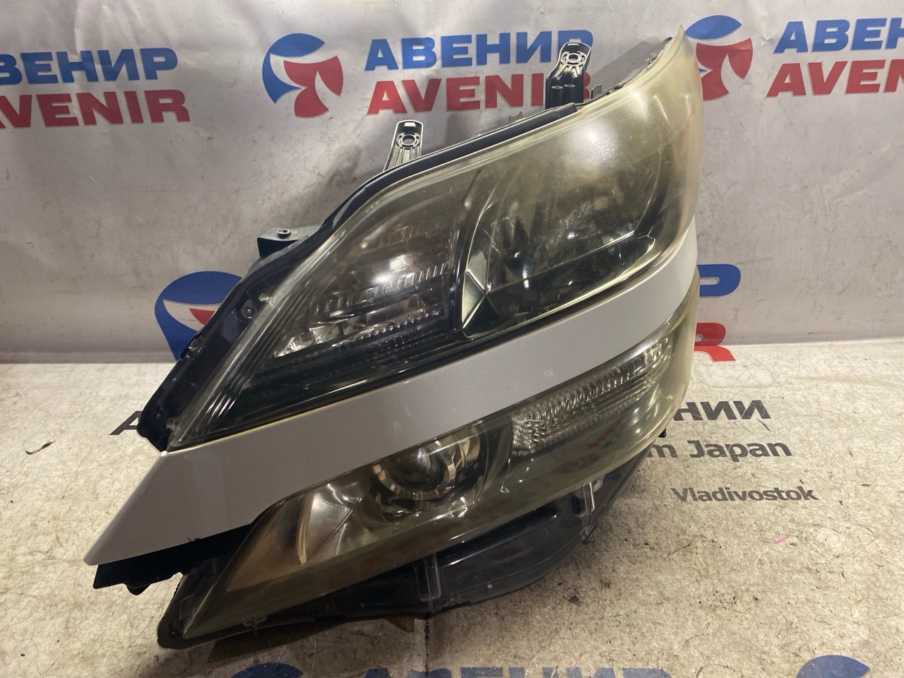Фара TOYOTA VELLFIRE ANH20 передняя левая (б/у)