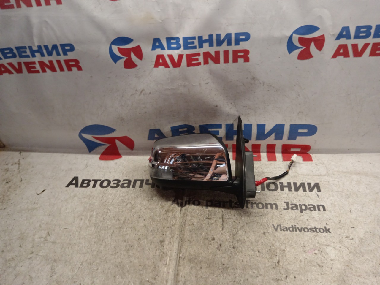 Зеркало NISSAN CARAVAN E26 переднее правое (б/у)