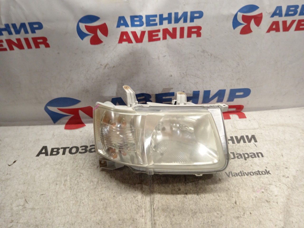 Фара TOYOTA SUCCEED NCP51 передняя правая (б/у)