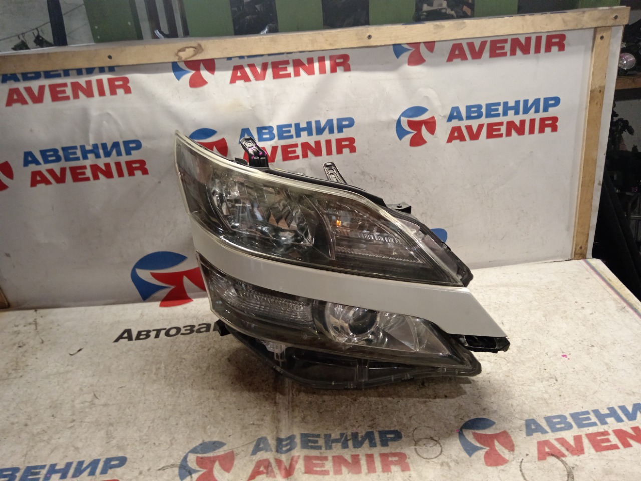 Фара TOYOTA ALPHARD ANH20 передняя правая (б/у)