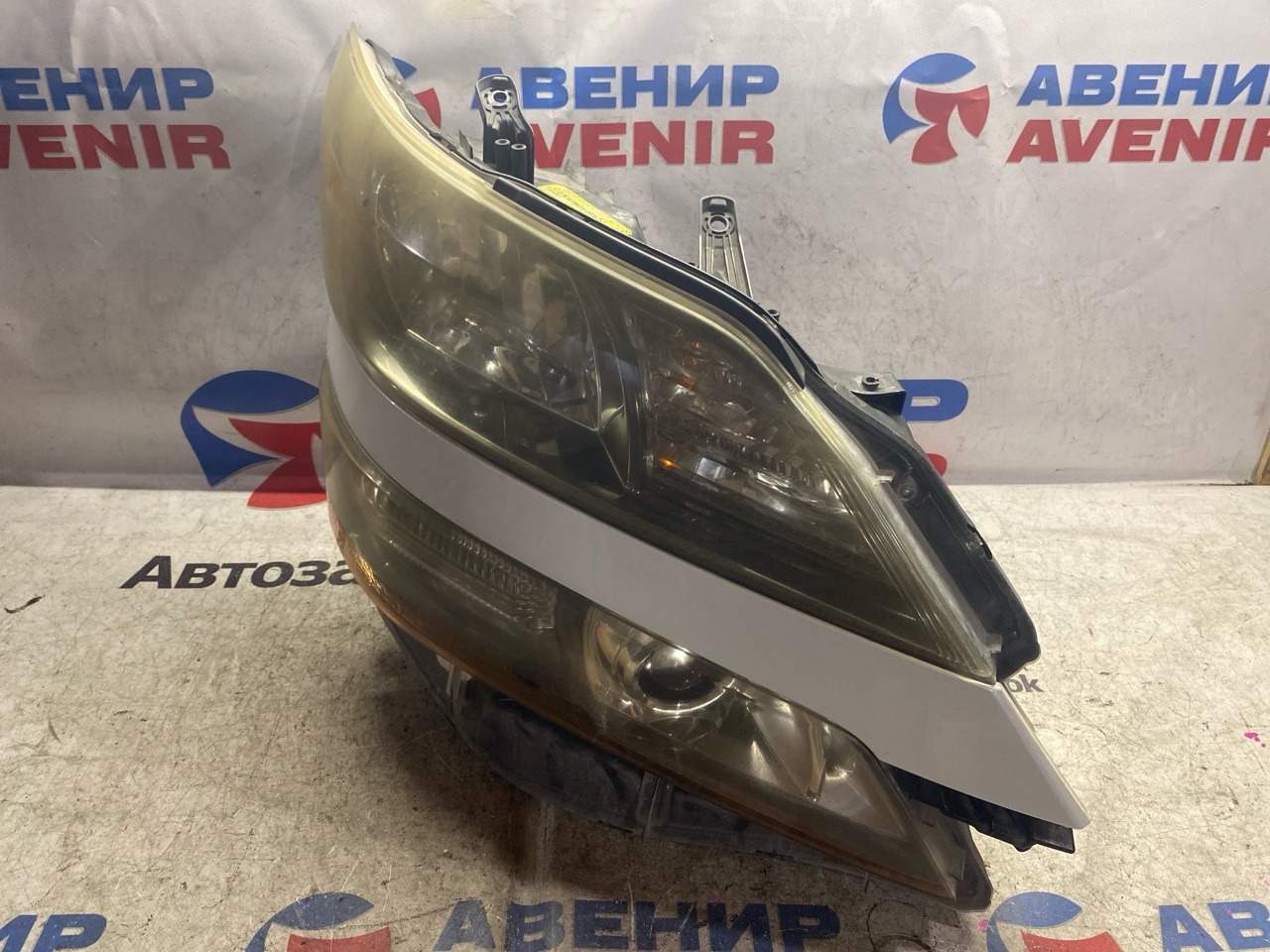 Фара TOYOTA VELLFIRE ANH20 передняя правая (б/у)