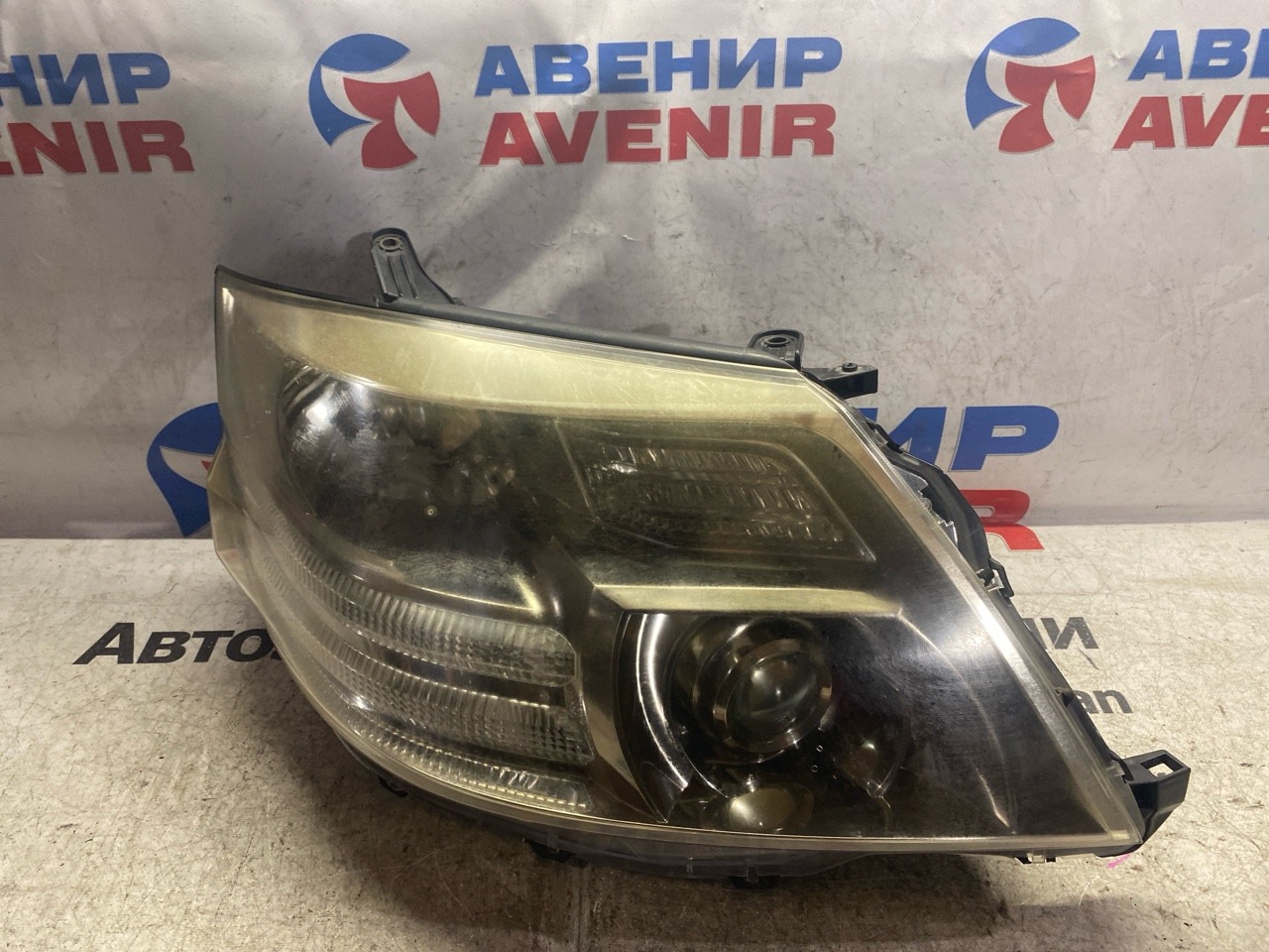 Фара TOYOTA ALPHARD ANH10W передняя правая (б/у)