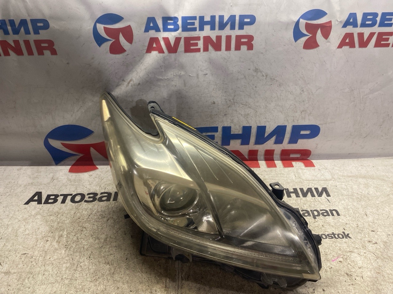 Фара TOYOTA PRIUS ZVW30 передняя правая (б/у)