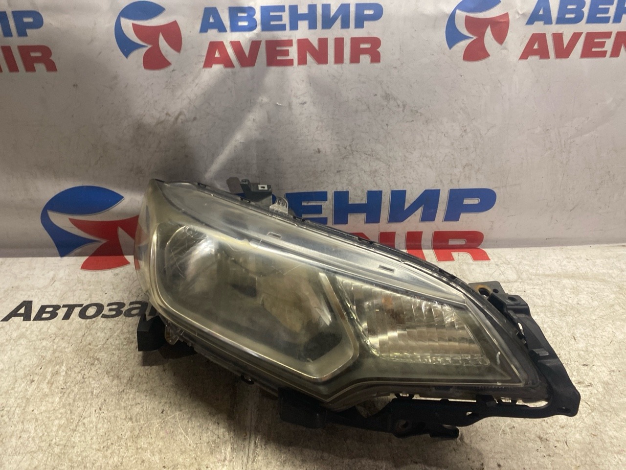 Фара HONDA FIT GK3 передняя правая (б/у)