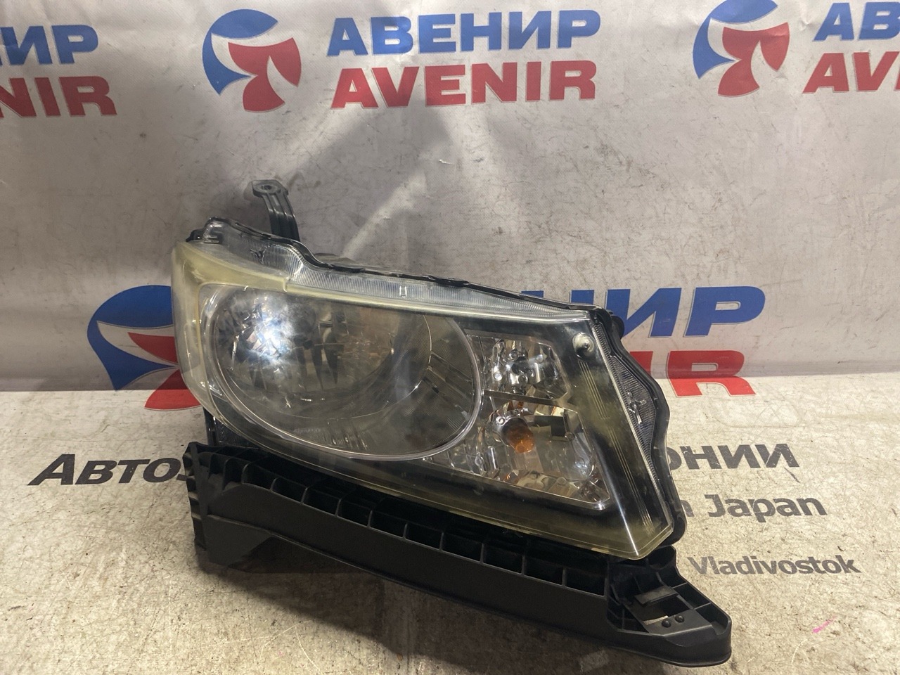 Фара HONDA FREED SPIKE GP3 передняя правая (б/у)