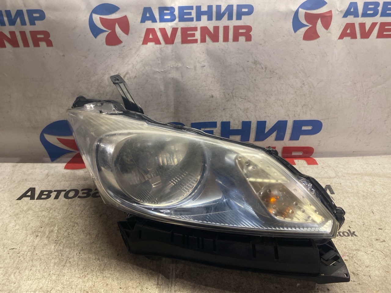 Фара HONDA FREED GB3 передняя правая (б/у)