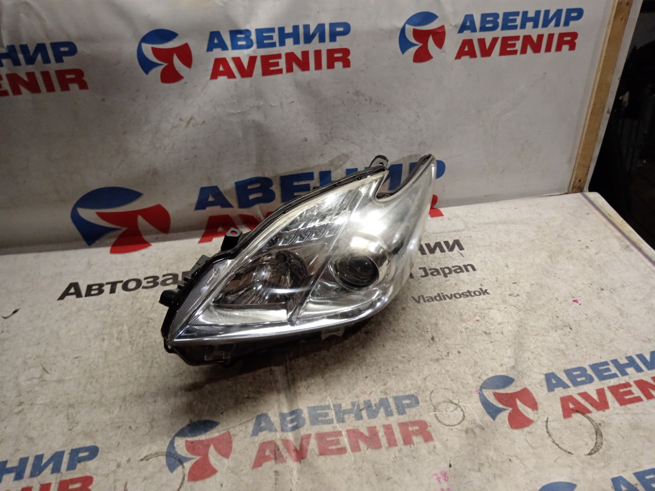 Фара TOYOTA PRIUS ZVW30 передняя левая (б/у)