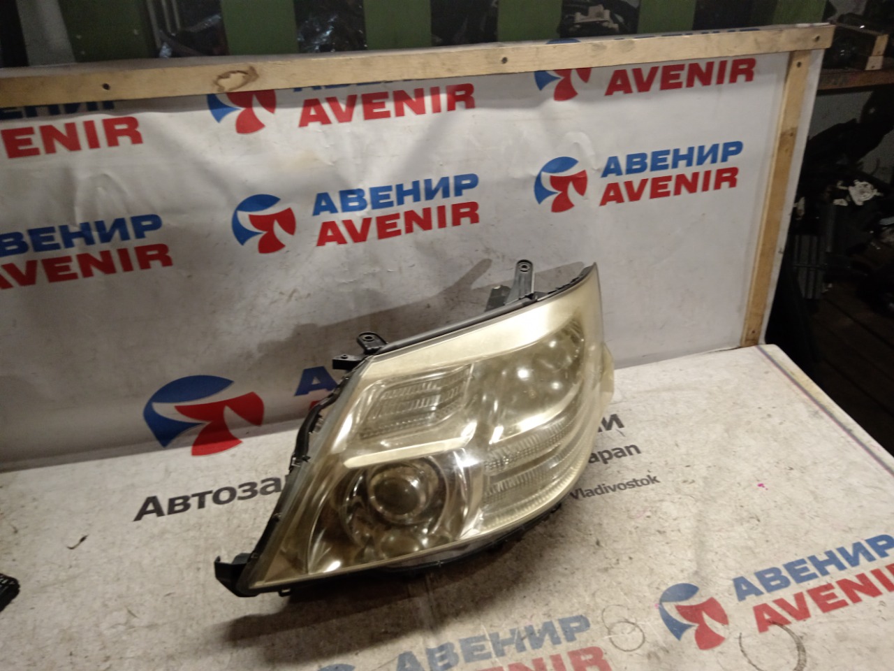 Фара TOYOTA ALPHARD ANH10W передняя левая (б/у)