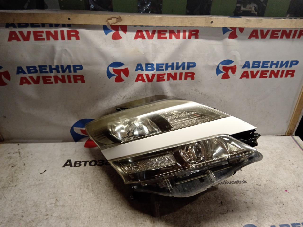 Фара TOYOTA VELLFIRE ANH20 передняя правая (б/у)
