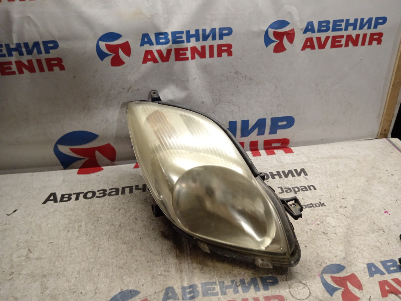 Фара TOYOTA VITZ NCP90 передняя правая (б/у)
