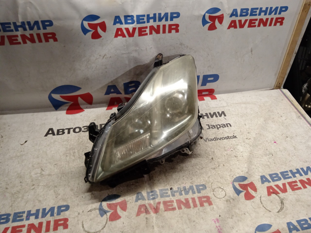 Фара TOYOTA CROWN GRS201 передняя левая (б/у)
