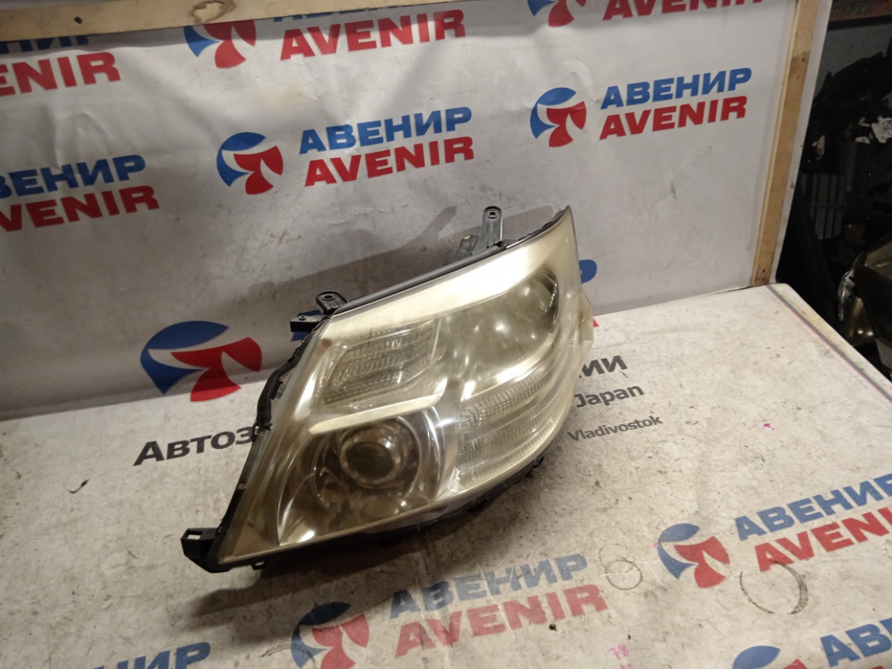 Фара TOYOTA ALPHARD ANH10W передняя левая (б/у)
