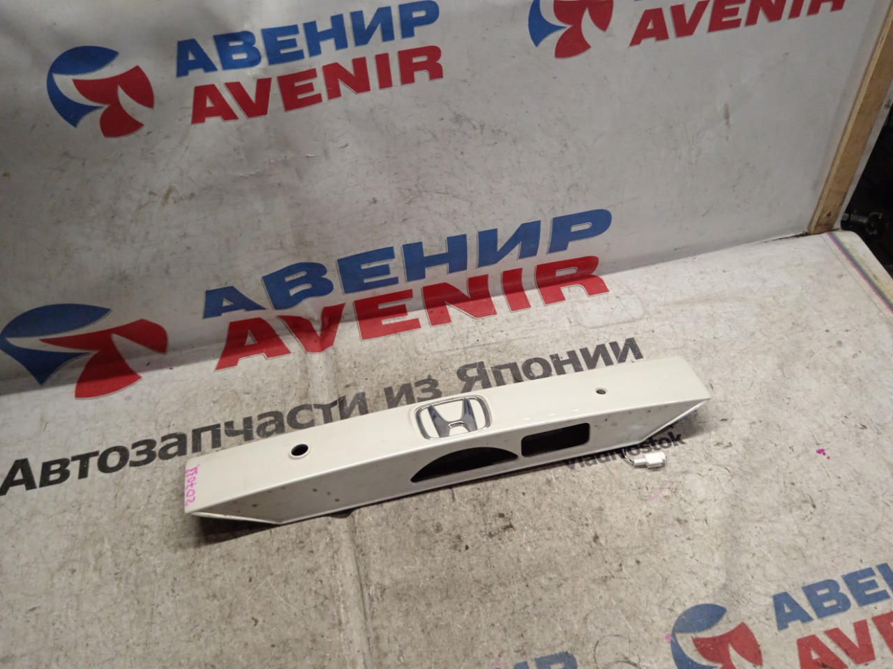 Накладка 5-й двери HONDA N-WGN JH2 (б/у)