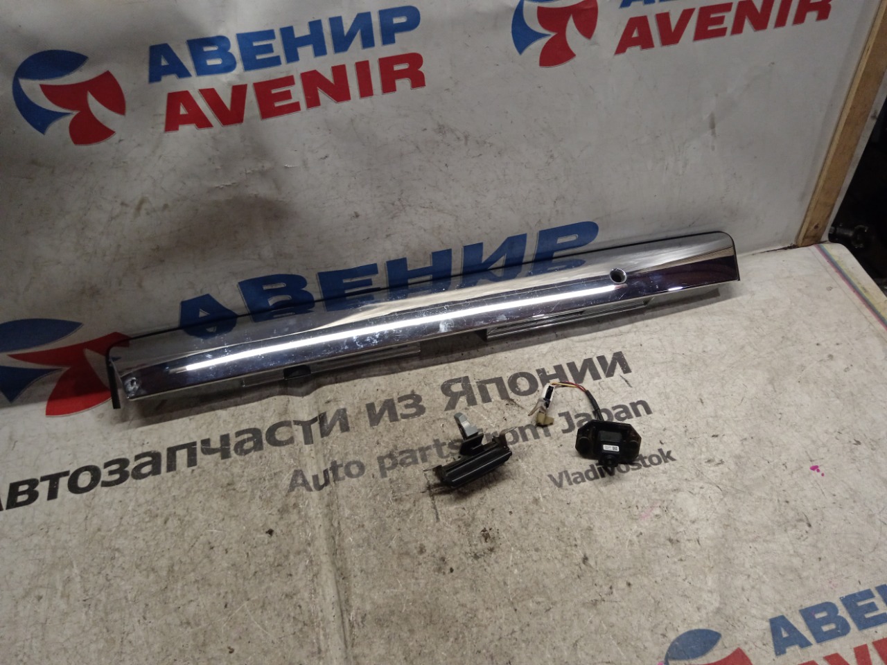 Накладка 5-й двери NISSAN NV350 CARAVAN E26 задняя (б/у)