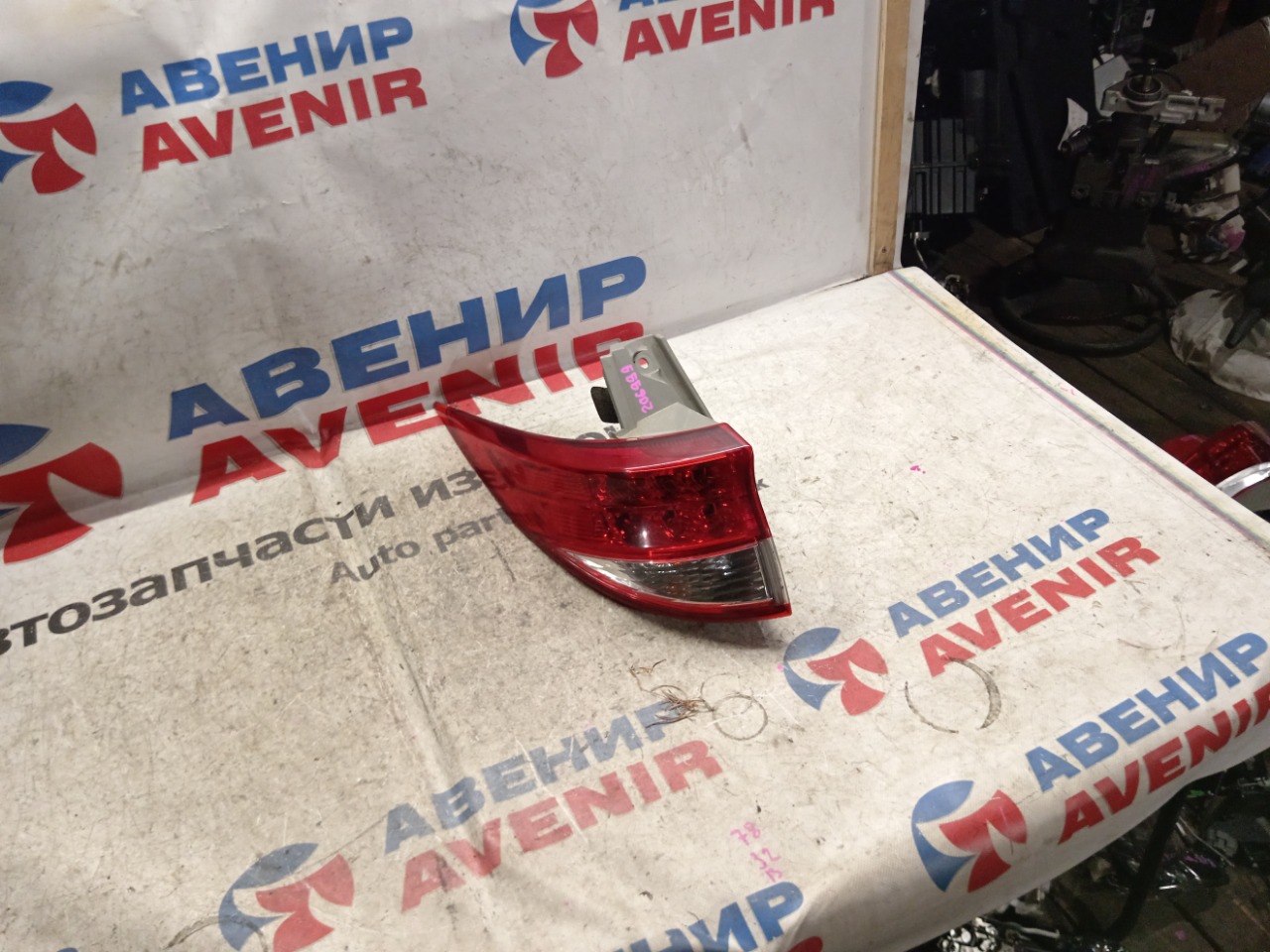 Стоп-сигнал TOYOTA ESTIMA AHR20W задний левый (б/у)