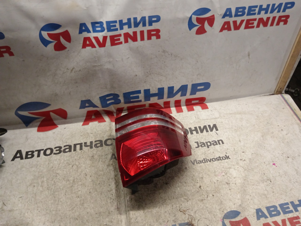 Стоп-сигнал TOYOTA ALPHARD MNH10W задний правый (б/у)