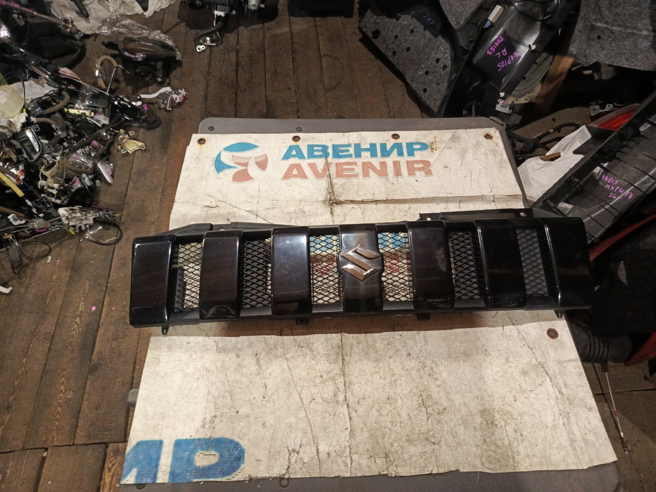 Решетка SUZUKI JIMNY JB23W передняя (б/у)