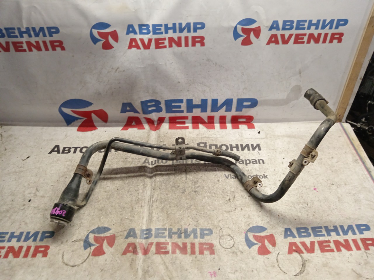 Горловина топливного бака TOYOTA ISIS ANM10 (б/у)