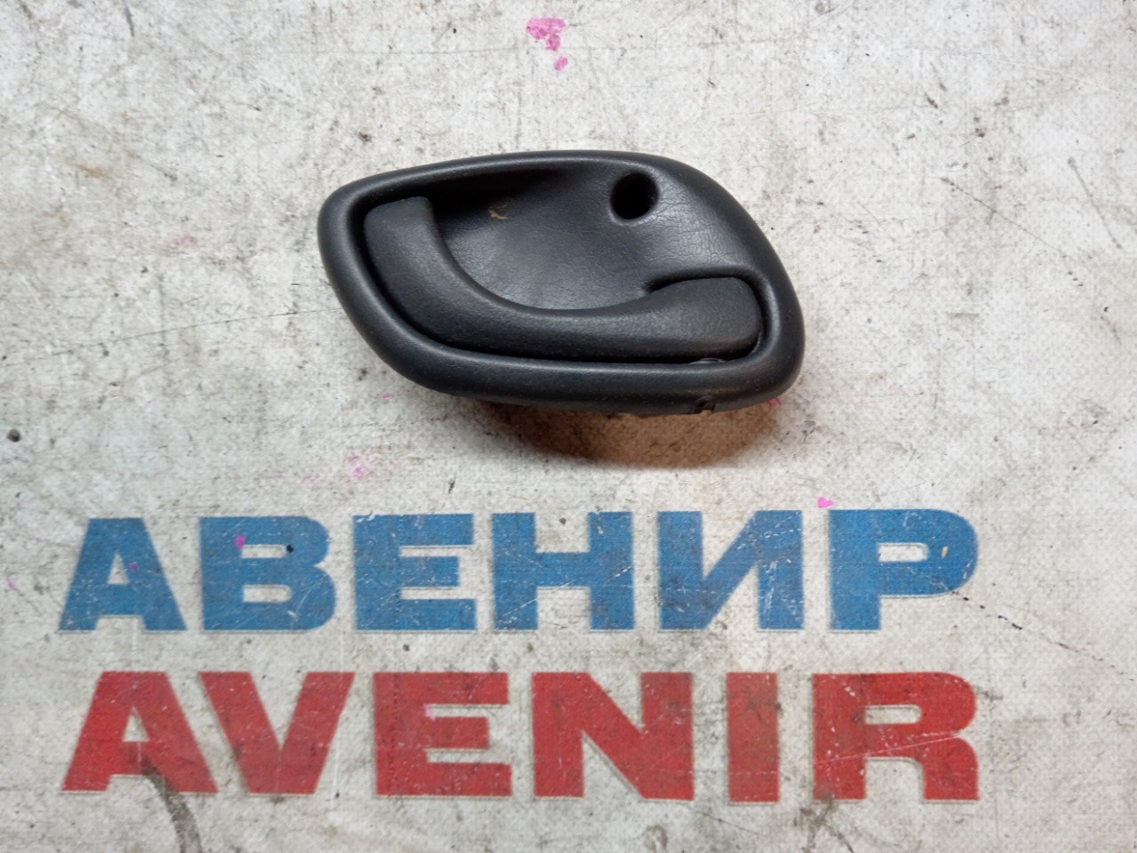 Ручка двери внутренняя SUZUKI JIMNY JB23W K6A-T передняя правая (б/у)