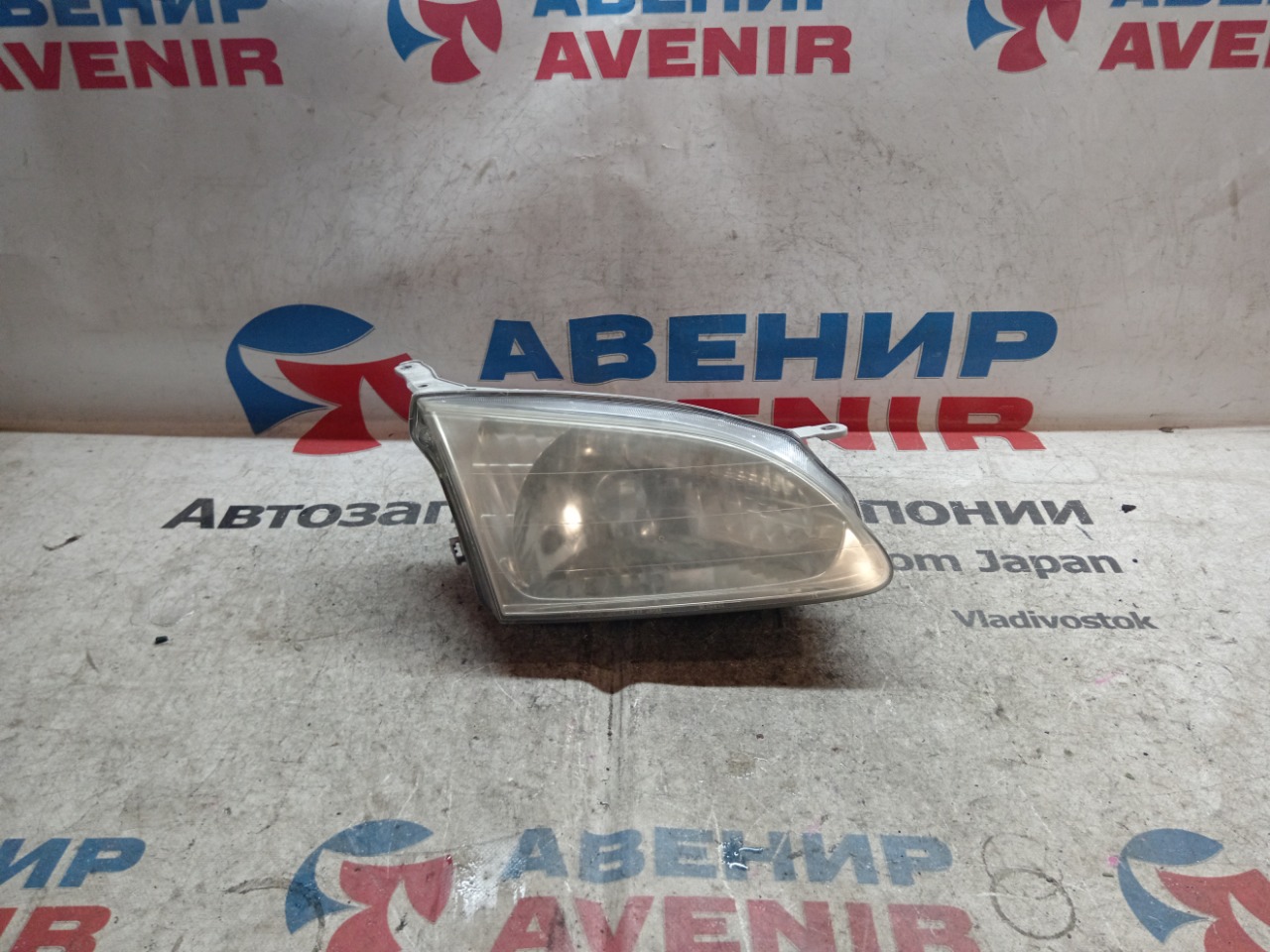 Фара TOYOTA COROLLA SPASIO AE111 передняя правая (б/у)