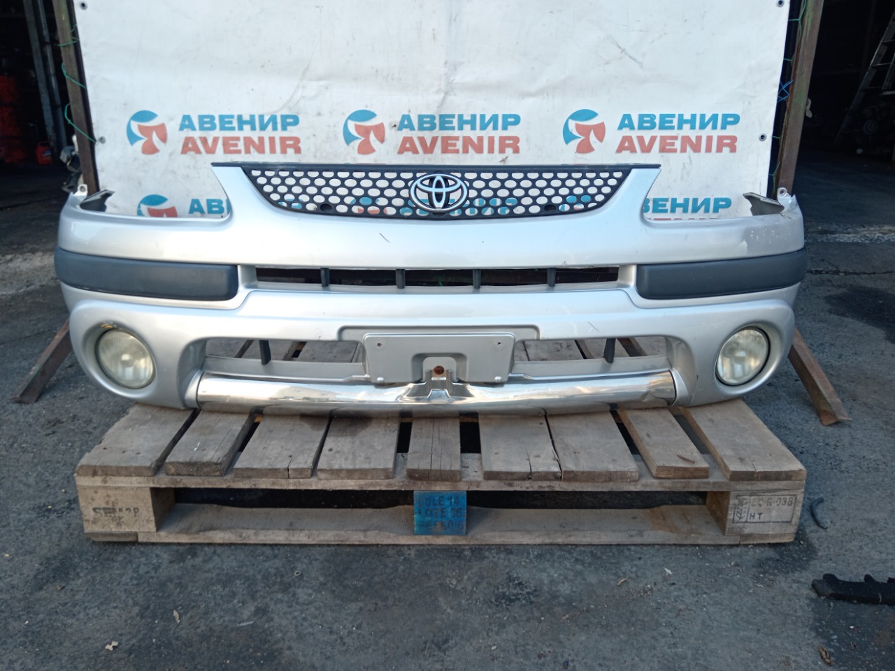 Бампер TOYOTA COROLLA SPASIO AE111 передний (б/у)