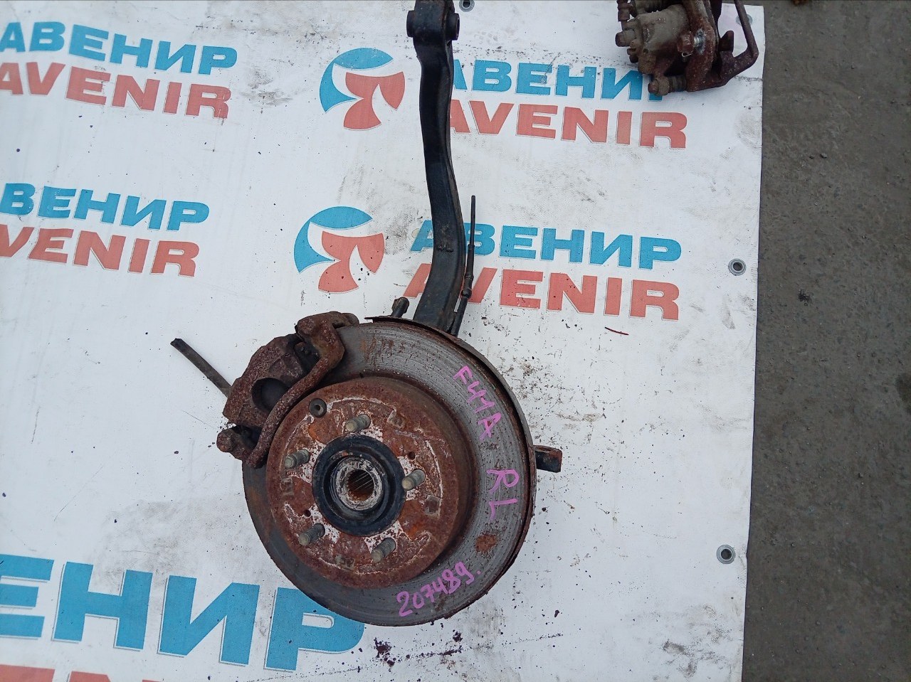 Ступица MITSUBISHI DIAMANT F41A 6G73 задняя левая (б/у)