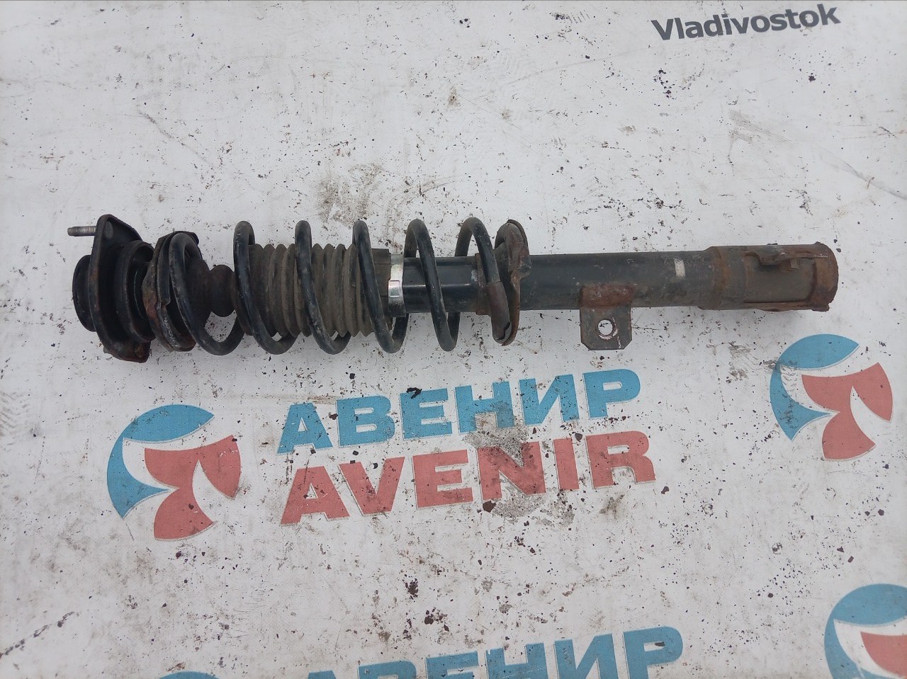 Стойка TOYOTA TANK M900A 1KR-FE передняя правая (б/у)