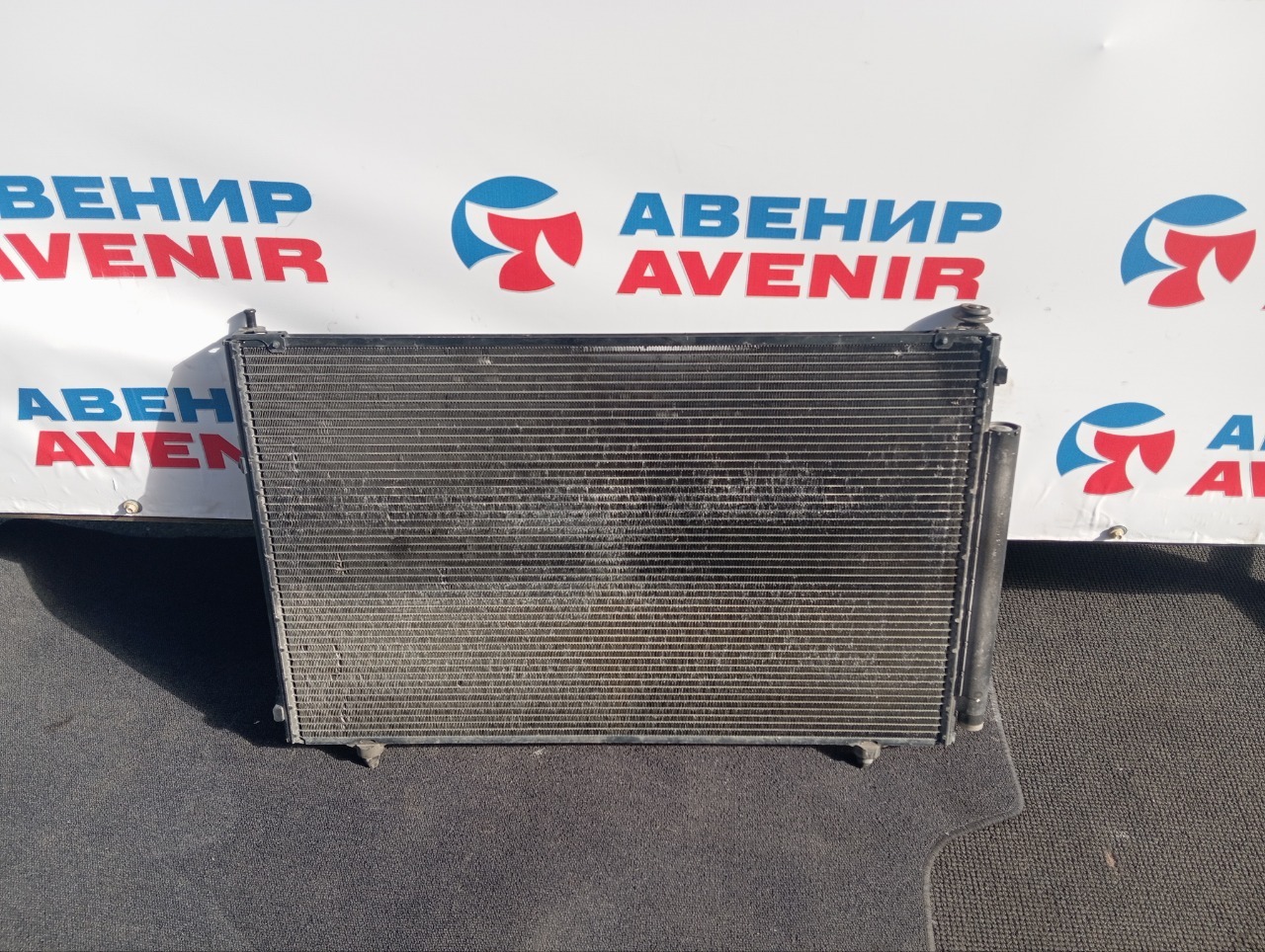 Радиатор кондиционера TOYOTA VOXY AZR60G 1AZ-FSE (б/у)