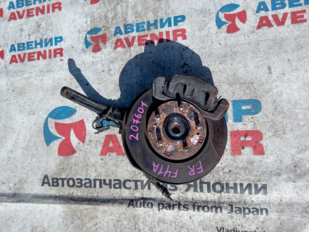 Ступица MITSUBISHI DIAMANT F41A 6G73 передняя правая (б/у)