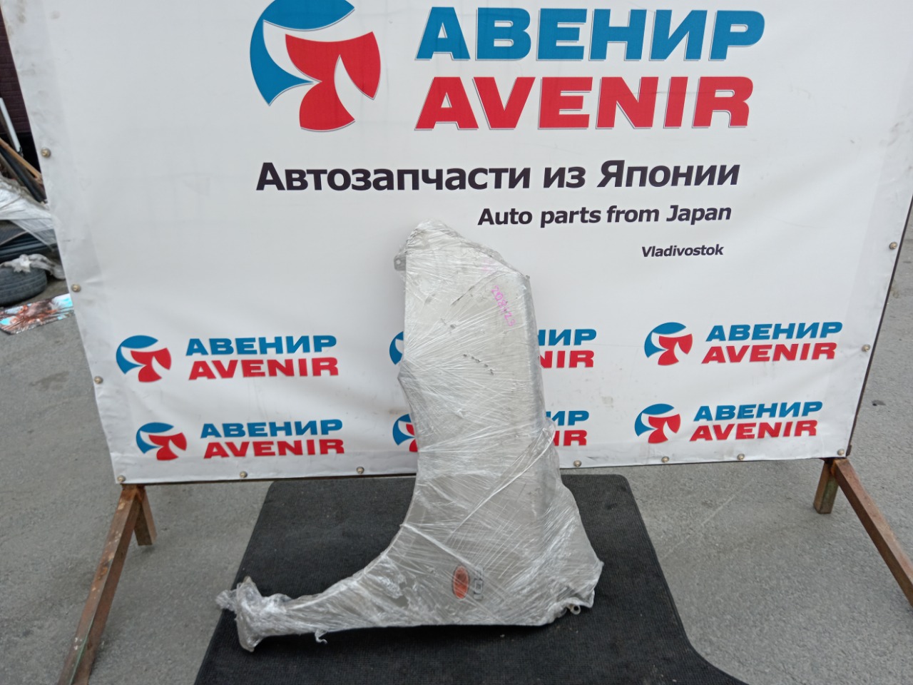 Крыло MITSUBISHI DION CR5W переднее левое (б/у)