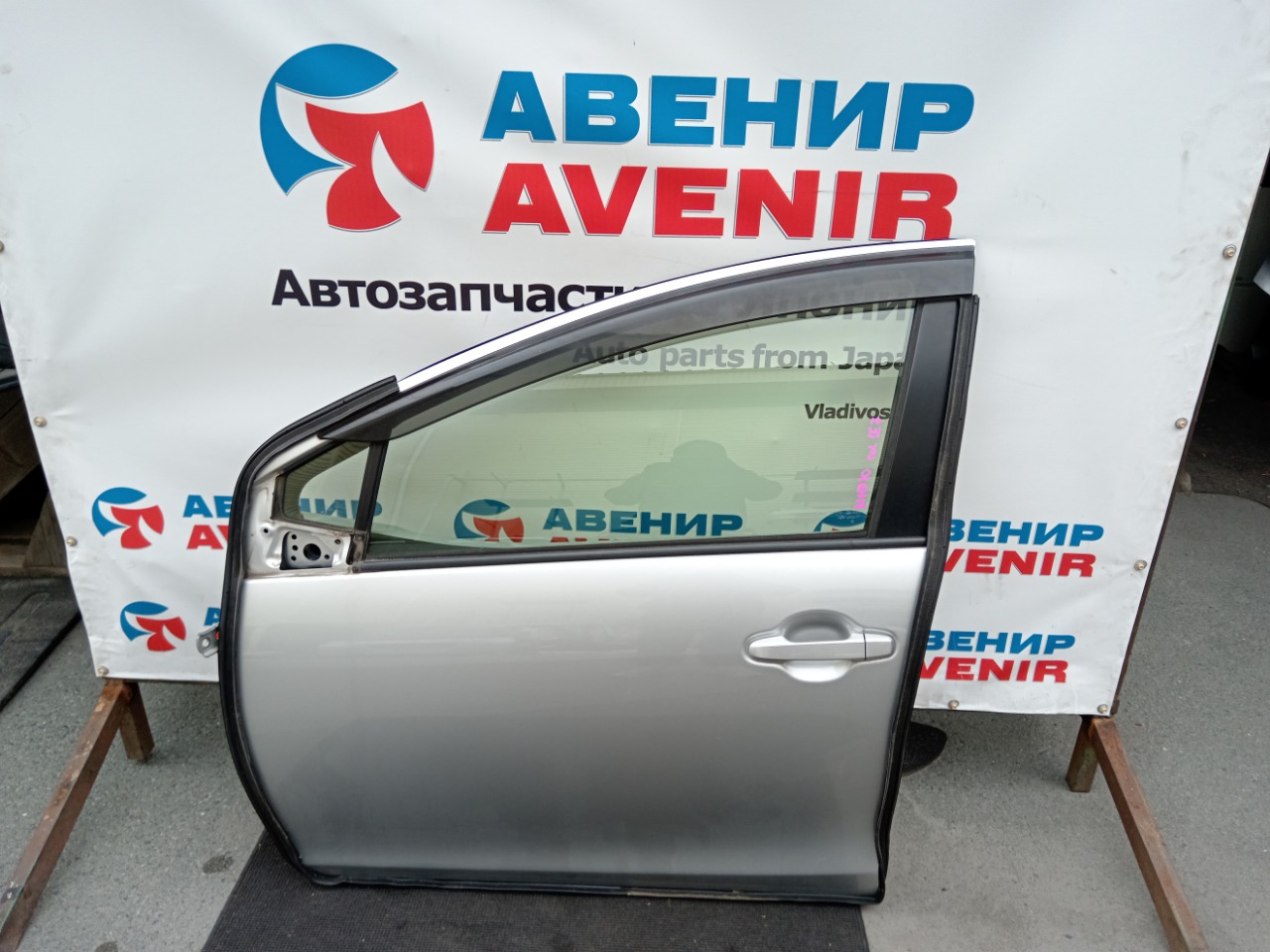 Дверь TOYOTA AQUA NHP10 передняя левая (б/у)